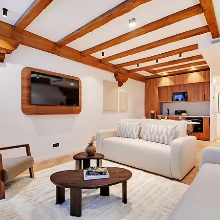 Luxury In The Heart Or Paris-notre Dame * Paris