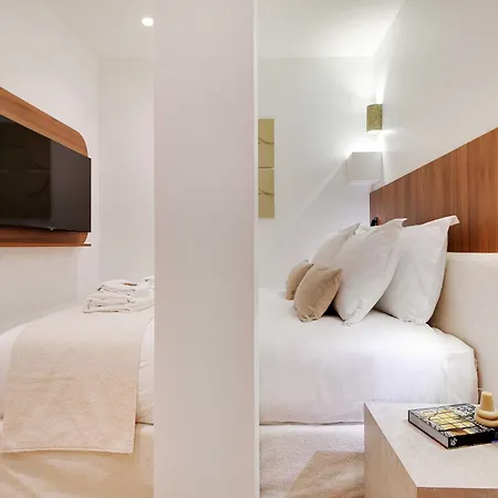 Luxury In The Heart Or Paris-notre Dame Apartment