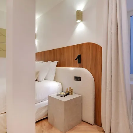 Luxury In The Heart Or Paris-notre Dame Apartment