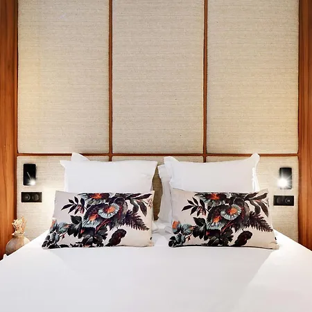 Luxury In The Heart Or Paris-notre Dame Paris