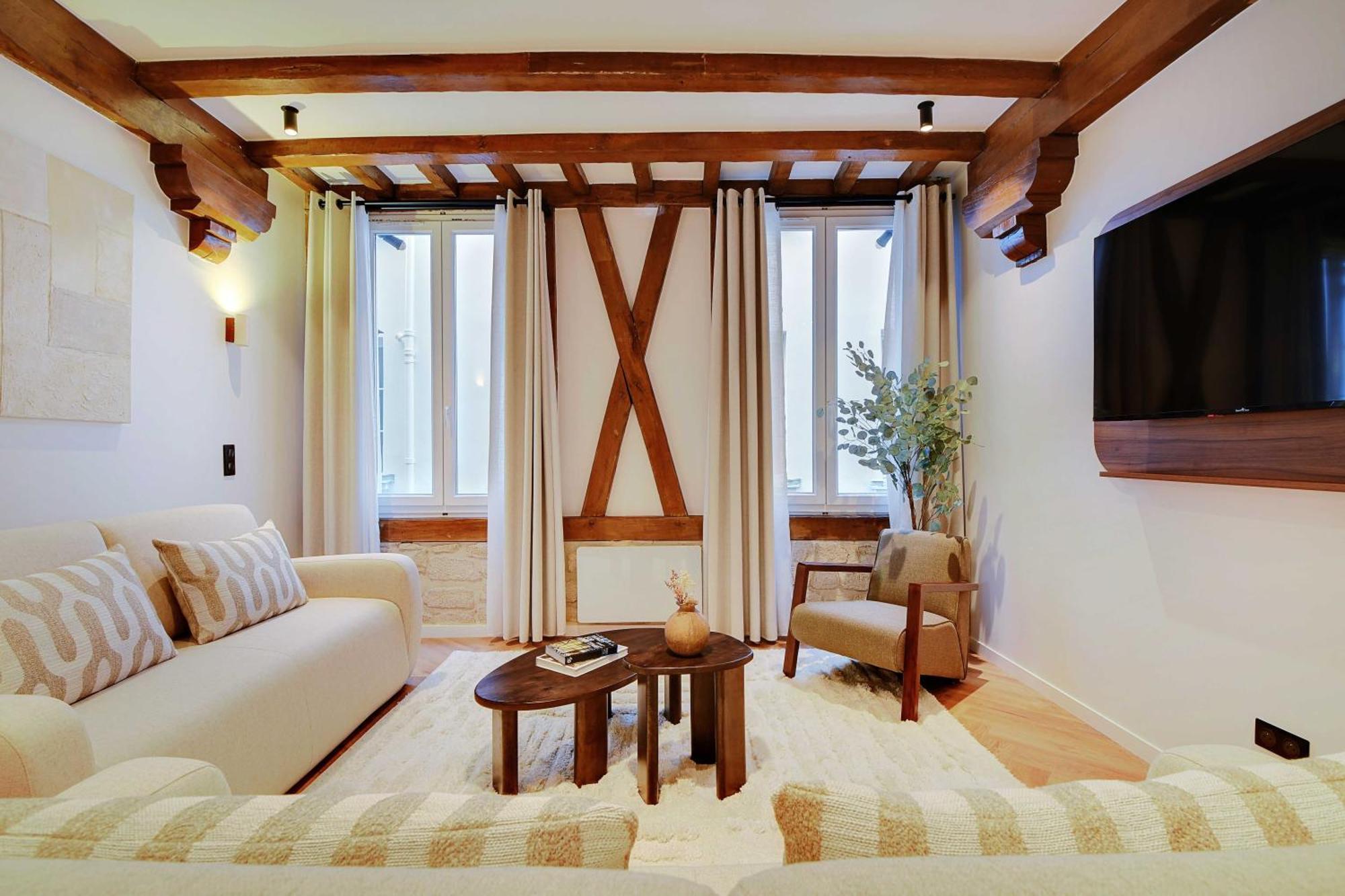 Luxury In The Heart Or Paris-notre Dame Apartment Paris
